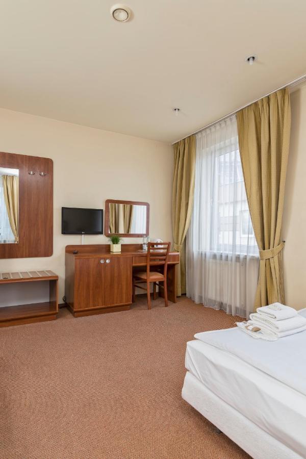 Hotel Colibra Varsavia Esterno foto